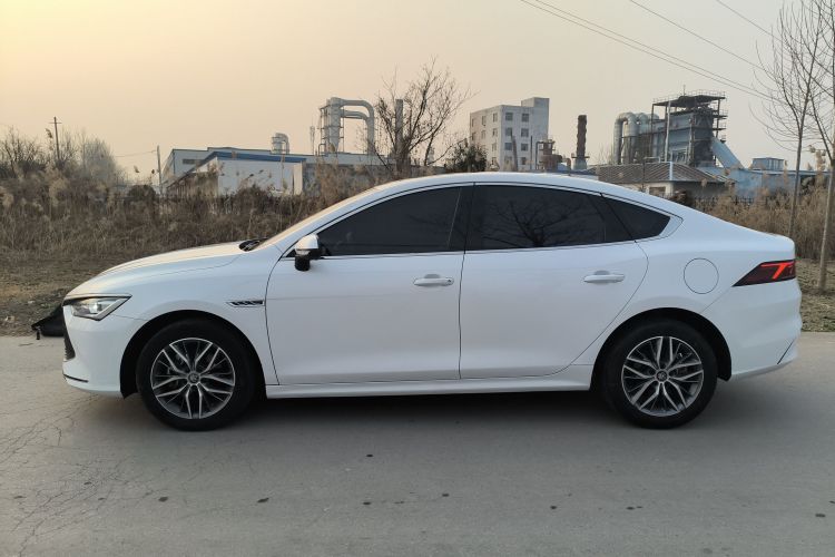 比亚迪 秦PLUS 2023款  冠军版 DM-i 120KM超越型车身外观4