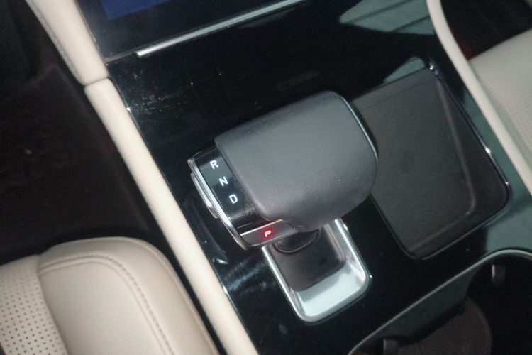 理想汽车 理想ONE 2020款 增程6座版中控内饰18