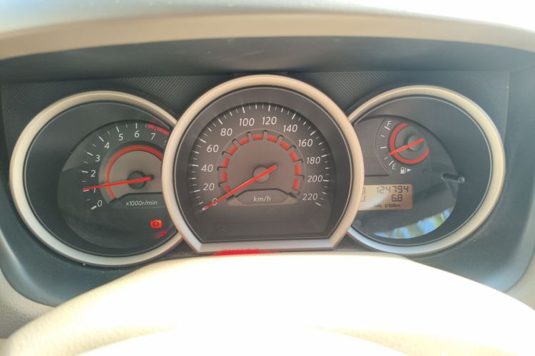 日产 轩逸 2012款 经典 1.6XE 自动舒适版中控内饰14