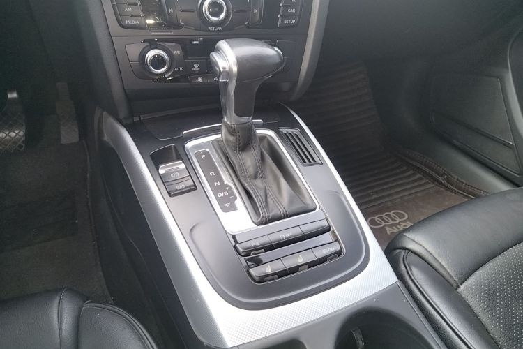 奥迪A4L 2015款 45 TFSI quattro个性运动型中控内饰18