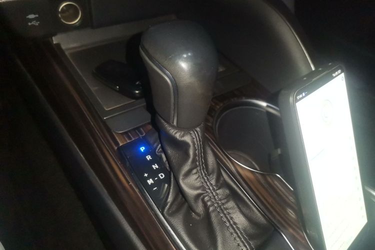 丰田 凯美瑞 2019款 改款 2.0G 豪华版中控内饰18