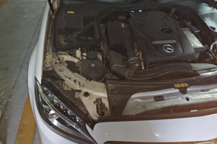 奔驰C级 2015款 C 200 运动版局部细节9006