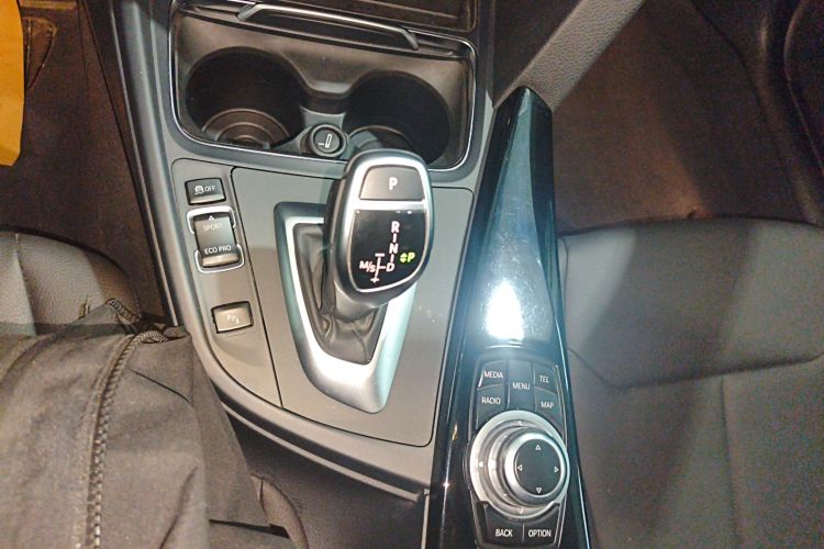 宝马3系 2017款 320Li M运动型中控内饰18