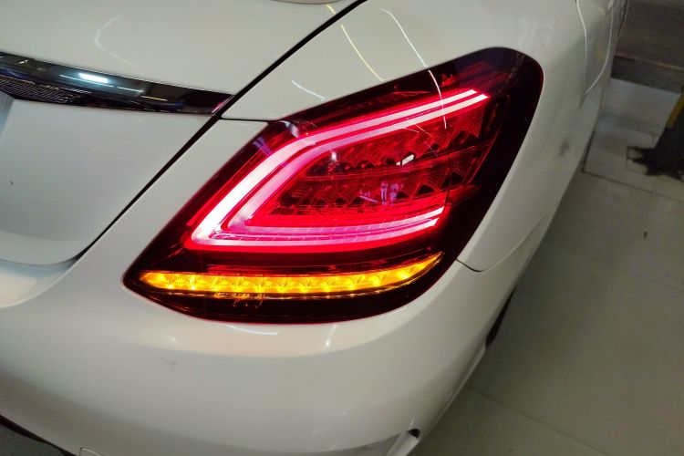 奔驰C级 2019款 C 260 运动版车身外观9