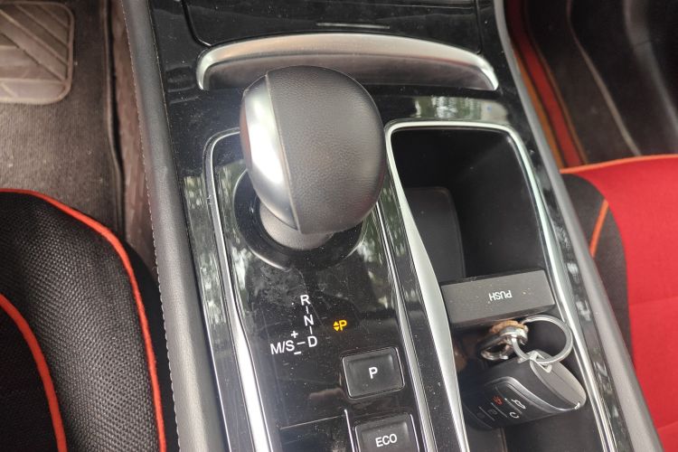 广汽传祺 传祺GA6 2022款 270T 自动精英版中控内饰18