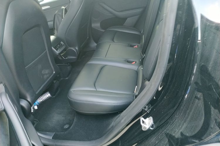 特斯拉 Model Y 2023款 后轮驱动版中控内饰21