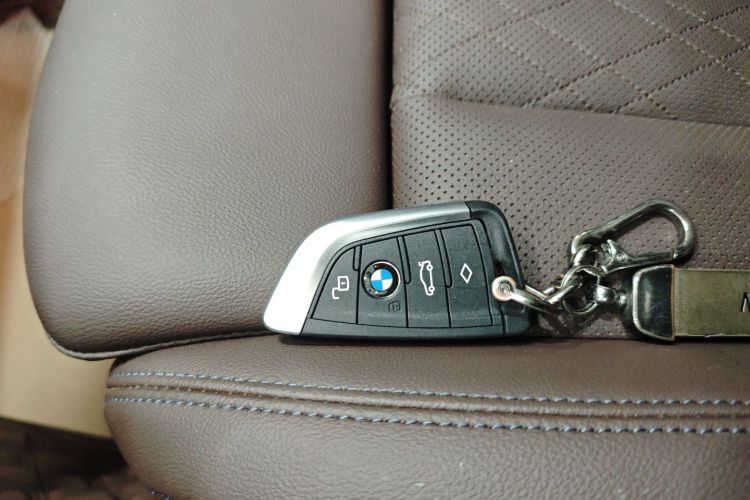 宝马3系 2023款 325Li M运动曜夜套装中控内饰11