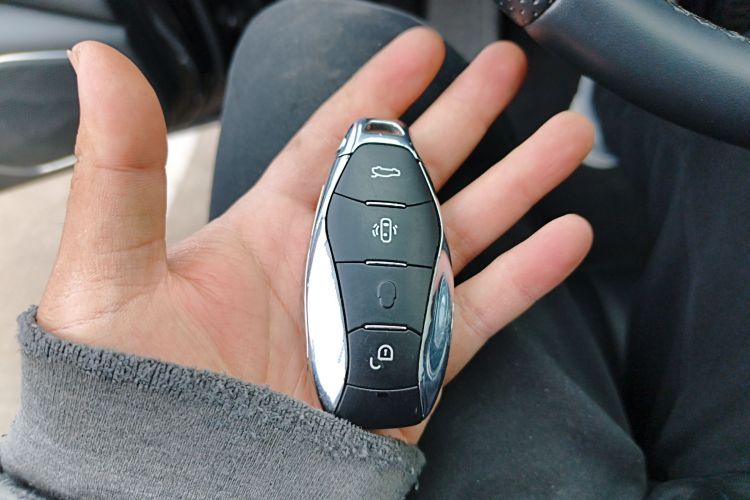 红旗H5 2023款 1.5T DCT智联旗韵版中控内饰11