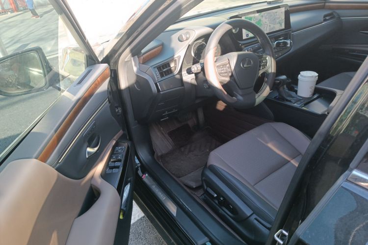 雷克萨斯ES 2024款 200 臻享版中控内饰20