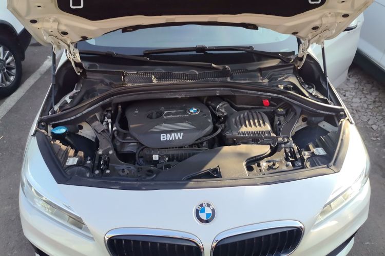 宝马2系旅行车(进口) 2015款 218i 运动设计套装机舱底盘24