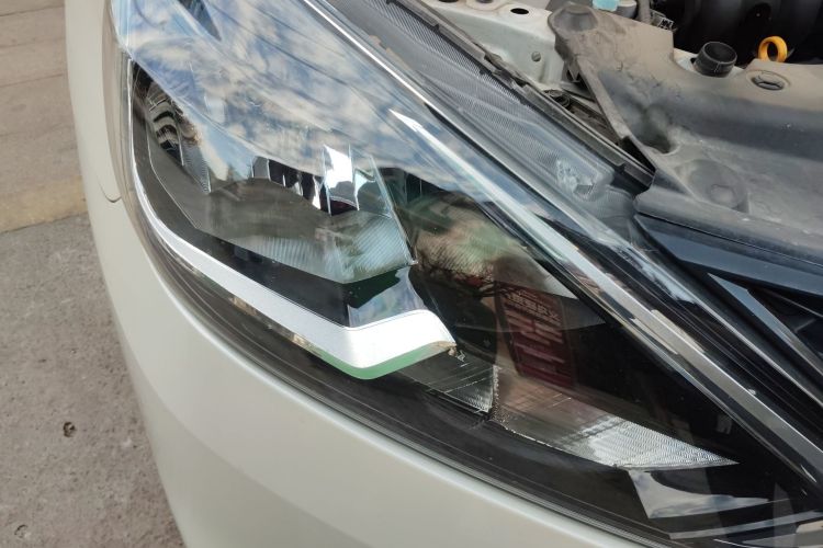 日产 轩逸 2024款 改款 经典 1.6XE CVT舒适版车身外观8