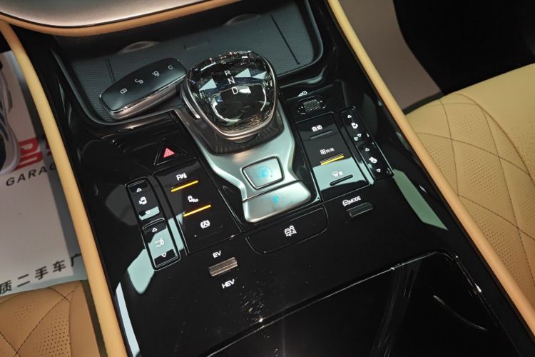 腾势D9 2024款 DM-i 1050 尊享型中控内饰18