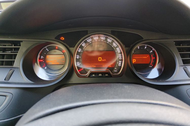 雪铁龙C5 2014款 1.6T 自动尊贵型中控内饰14