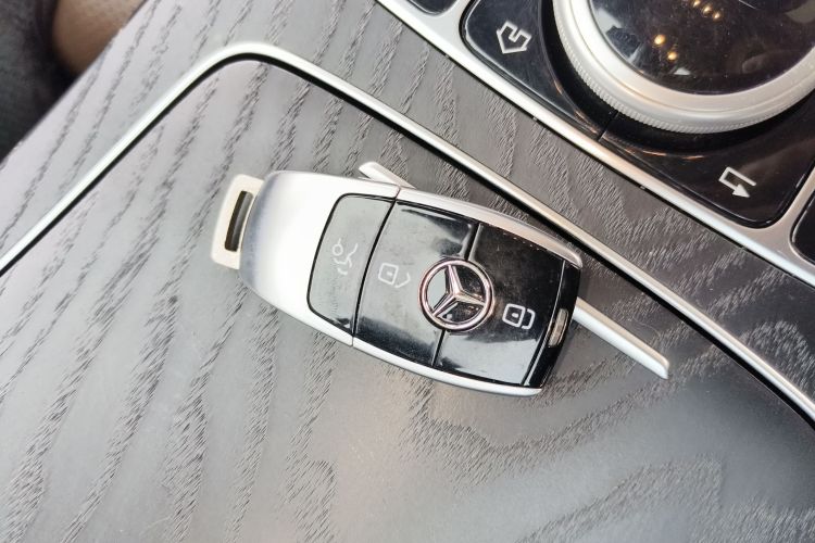 奔驰E级 2018款 改款 E 300 L 运动时尚型中控内饰11