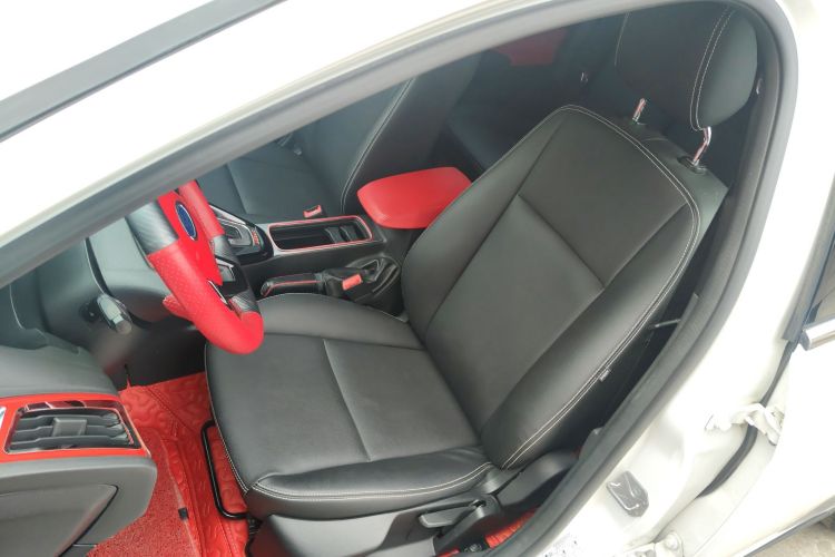 福特 福克斯 2015款 两厢 1.6L 自动舒适型局部细节19