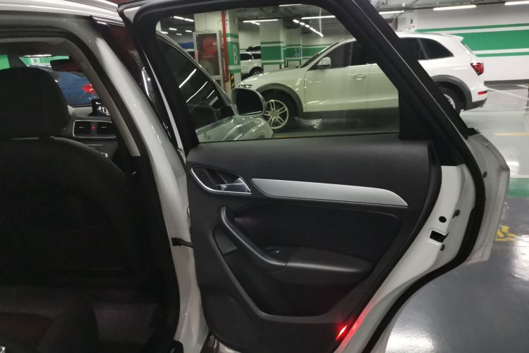 奥迪Q3 2017款 30 TFSI 时尚型中控内饰45