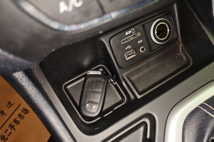 Jeep 自由光 2017款 2.4L 领先版中控内饰7001