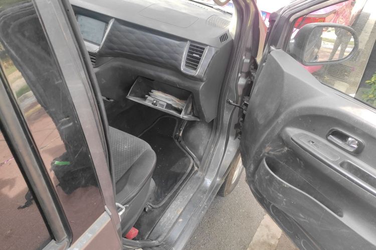 金杯 金海狮 2023款 2.0L 客车旅行狮 5/6/7座局部细节9005