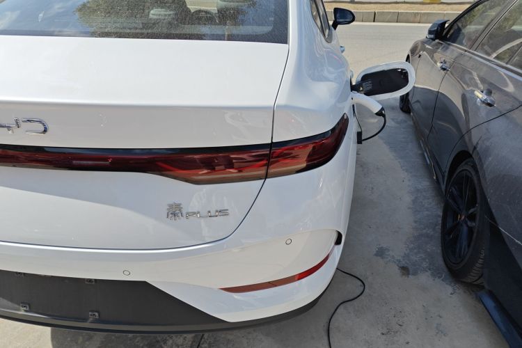 比亚迪 秦PLUS 2023款 冠军版 DM-i 55KM领先型车身外观9