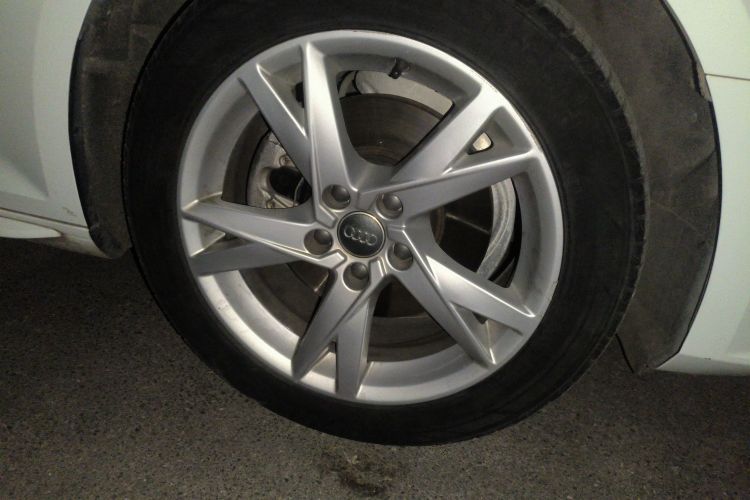 奥迪A4L 2018款 30周年年型 40 TFSI 进取型车身外观10