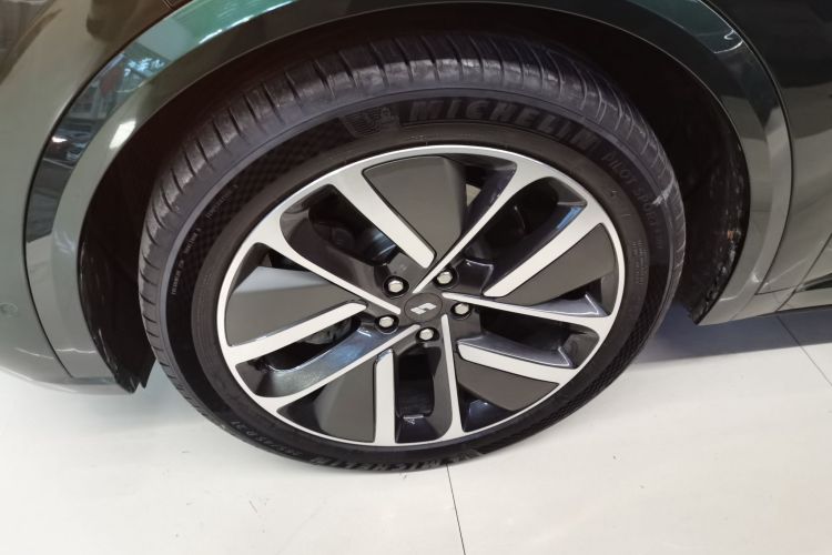 理想汽车 理想L9 2024款 Ultra车身外观6007