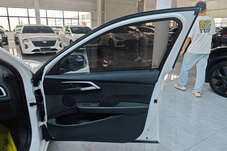 宝马1系 2017款 118i 时尚型中控内饰42