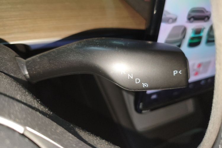 特斯拉 Model Y 2021款 标准续航后驱版中控内饰18