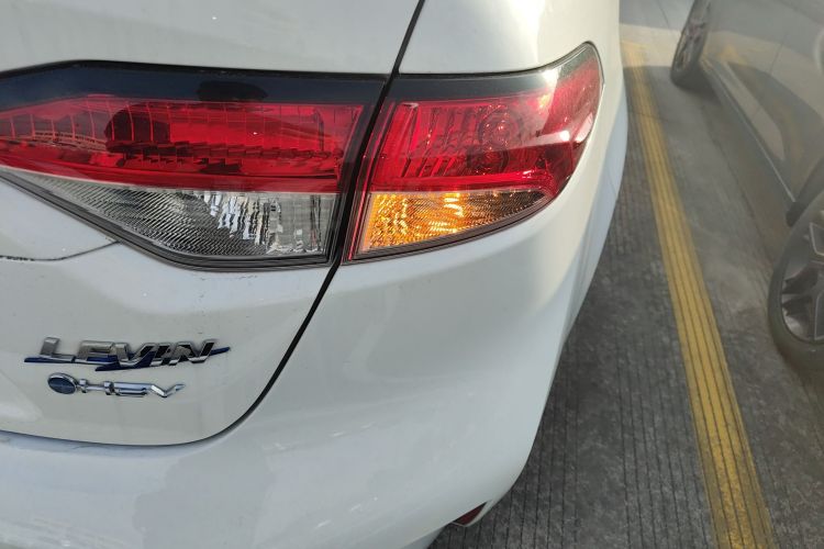 丰田 雷凌 2024款 智能电混双擎 1.8L 领先版车身外观9