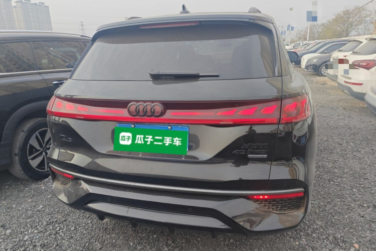 奥迪Q6 2023款 40 TFSI quattro 观云型 Light 飞骑套装车身外观6