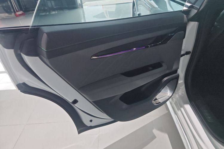 极氪001 2023款 WE版 86kWh中控内饰7008