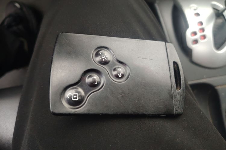 雷诺 科雷傲(进口) 2014款 改款 2.0L 两驱时尚版中控内饰7001