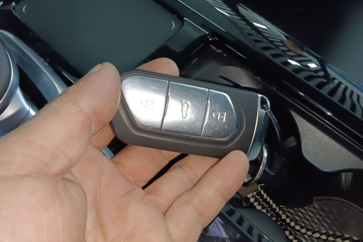 岚图汽车 岚图FREE 2021款 四驱纯电首发纪念版专属豪华套装中控内饰11