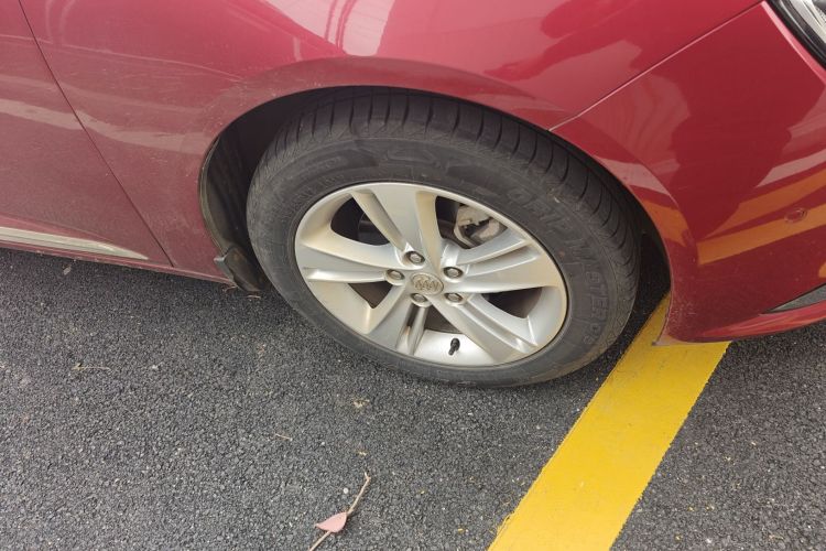 别克 君威 2017款 20T 豪华型车身外观10