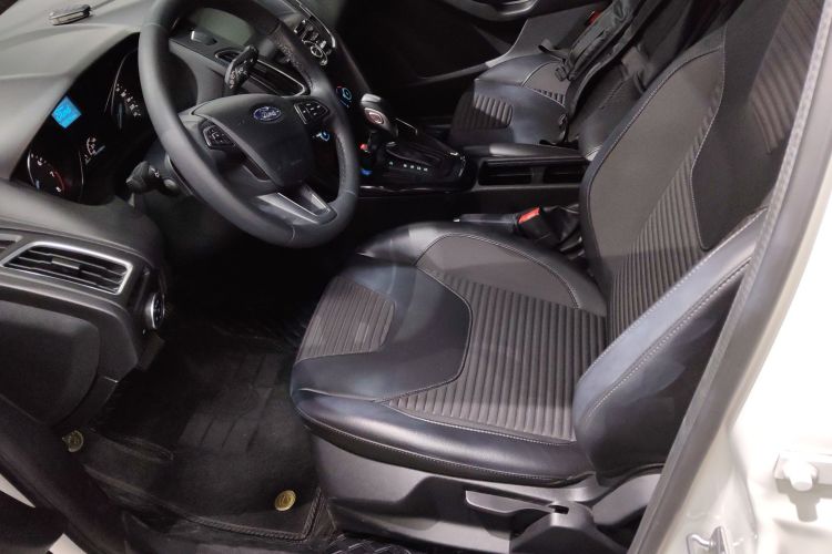 福特 福克斯 2018款 两厢经典 1.6L 自动风尚型智行版中控内饰19