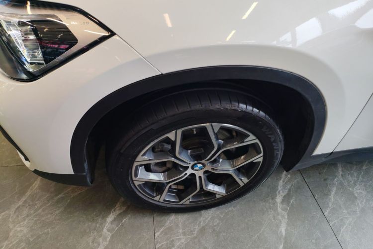 宝马X1 2022款 sDrive25Li 领先型车身外观6007