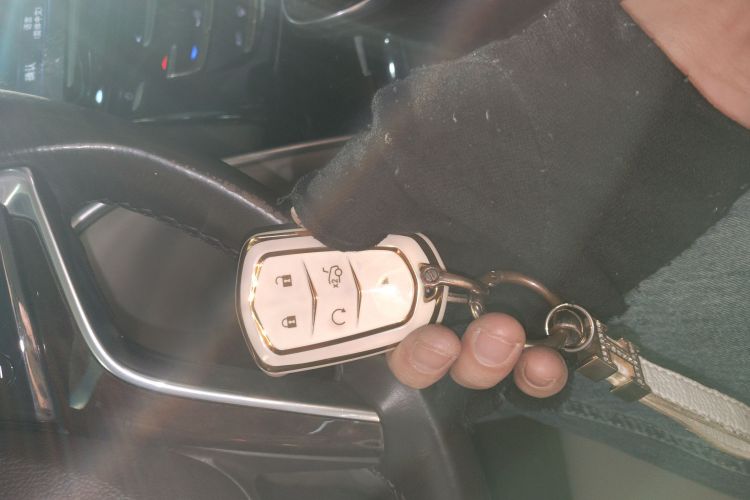 凯迪拉克XTS 2016款 28T 精英型中控内饰11