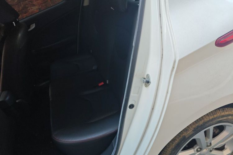 一汽 骏派D60 2017款 1.5L 手动豪华型中控内饰21