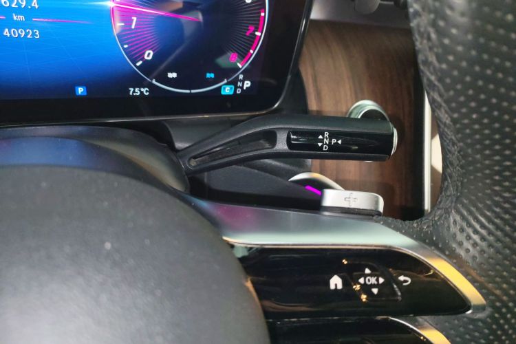 奔驰GLC 2023款 GLC 300 L 4MATIC 动感型 7座中控内饰18