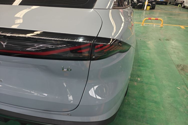 吉利银河 银河L6 2024款 125km PLUS 龙腾版车身外观9