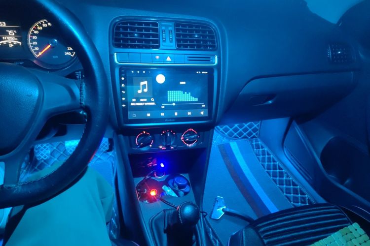 大众 Polo 2014款 1.4L 手动风尚版中控内饰16