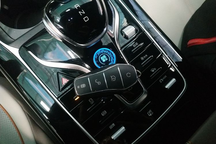 比亚迪 秦PLUS 2024款 荣耀版 EV 420KM领先型中控内饰11