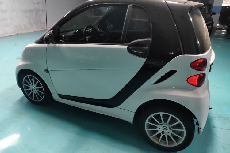 smart fortwo 2012款 1.0 MHD 硬顶舒适版车身外观4