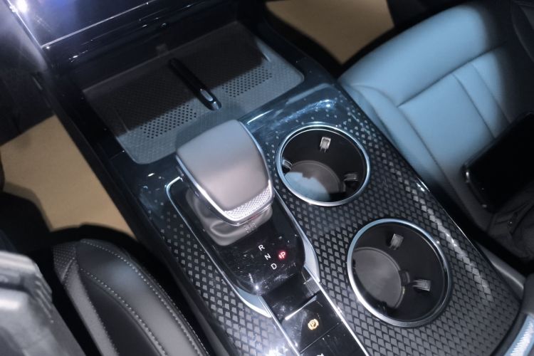 红旗HS3 PHEV 2024款 PHEV 115km 劲为版中控内饰18