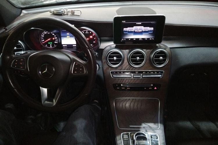 奔驰GLC 2017款 GLC 300 4MATIC 动感型中控内饰12