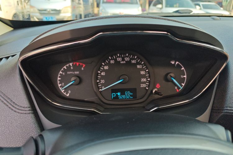 福特 福睿斯 2015款 1.5L 自动时尚型中控内饰14