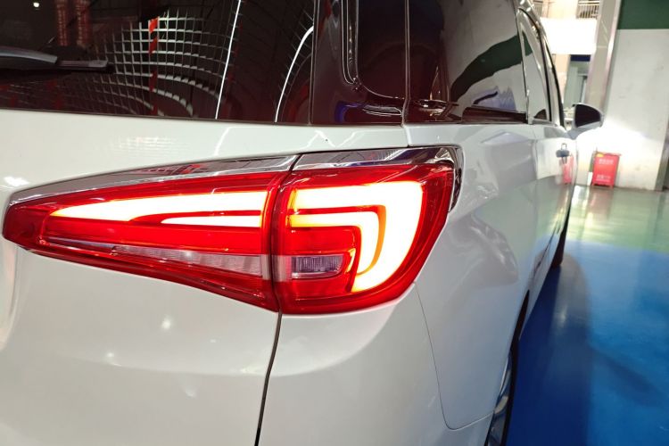 别克GL8 2017款 ES 28T 尊享型 国V车身外观9