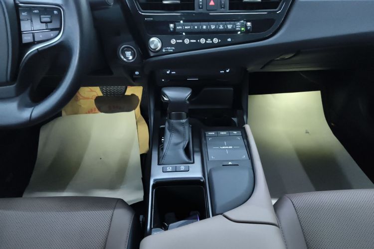 雷克萨斯ES 2021款 200 卓越版中控内饰18