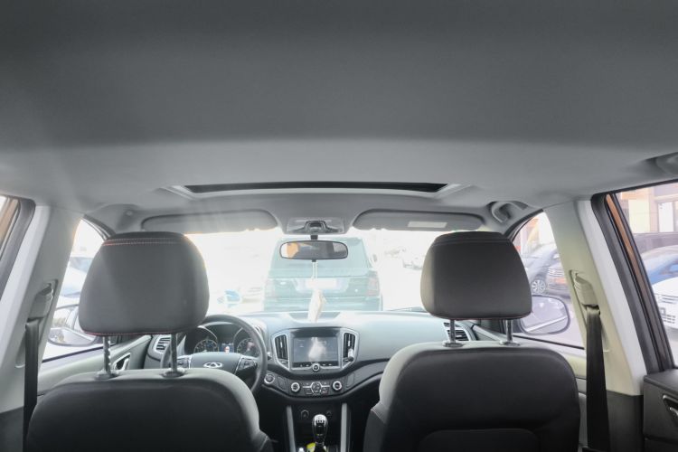 奇瑞 瑞虎5 2017款 1.5T 手动舒适版中控内饰22