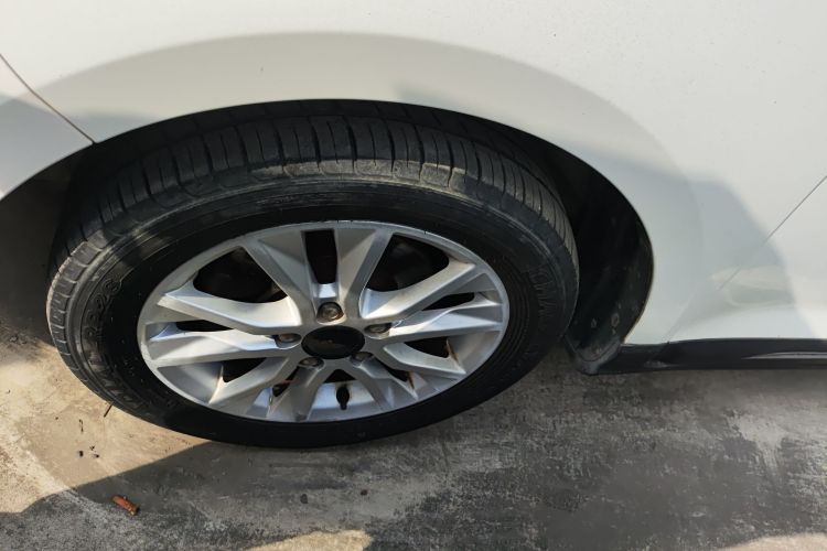 宝骏730 2016款 1.5L 手动豪华型 7座车身外观6002