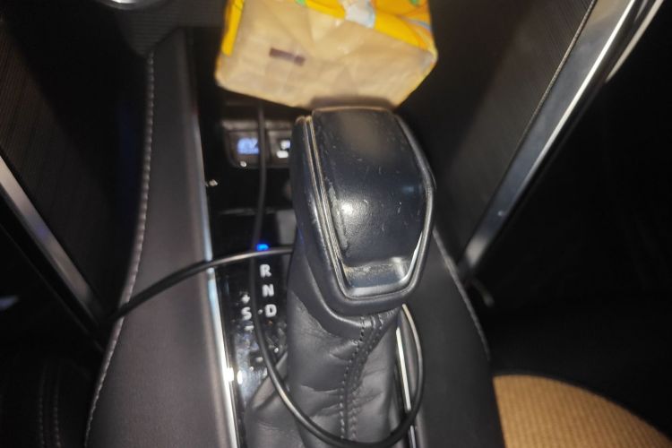 丰田 凌放HARRIER 2022款 双擎 2.5L CVT两驱豪华版中控内饰18